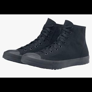 So I got this shoes they’re brand new but they didn’t fit me.